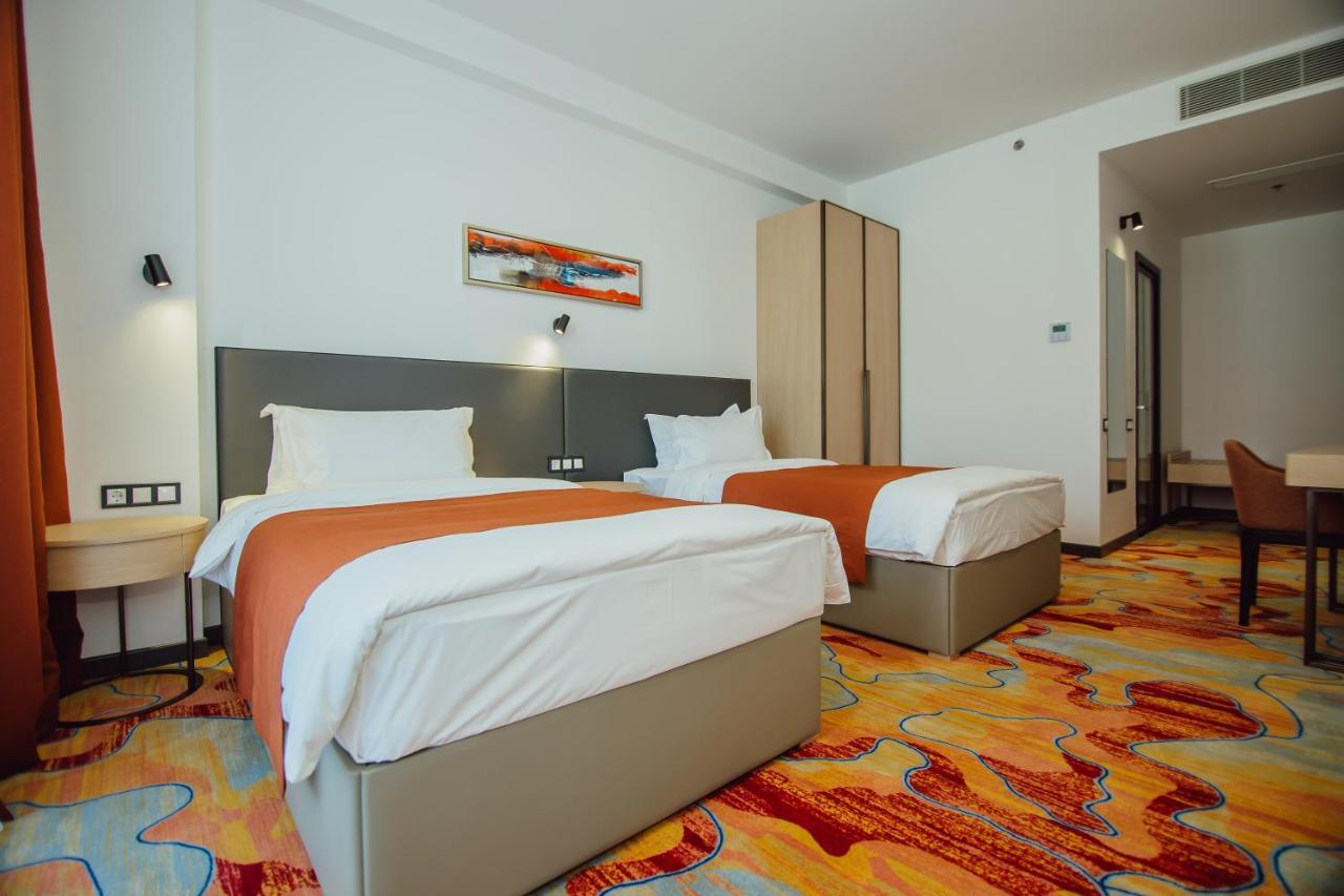 Graphic Hotel Batumi Esterno foto